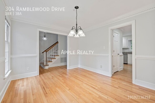 Foto del edificio - 304 Ramblewood Dr