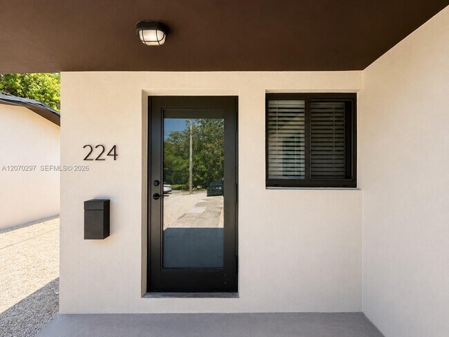 Foto del edificio - 224 Hispanola Rd