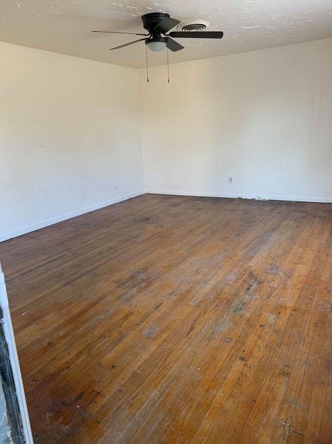 Building Photo - 3 Bedroom 1 Bathroom Home for Rent