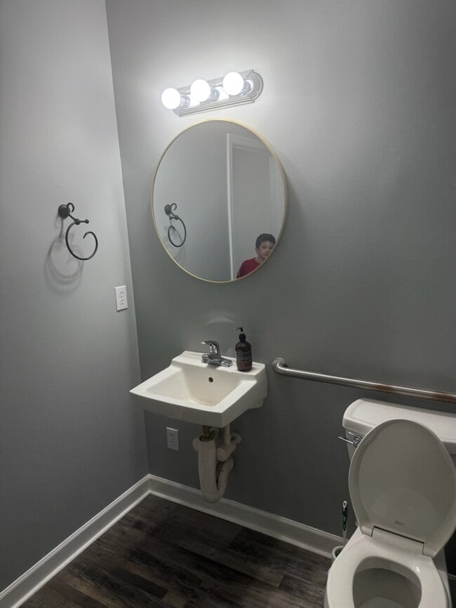 Building Photo - 1559 N Redhawk Dr