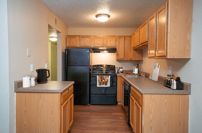 Building Photo - Cottonwood Creek