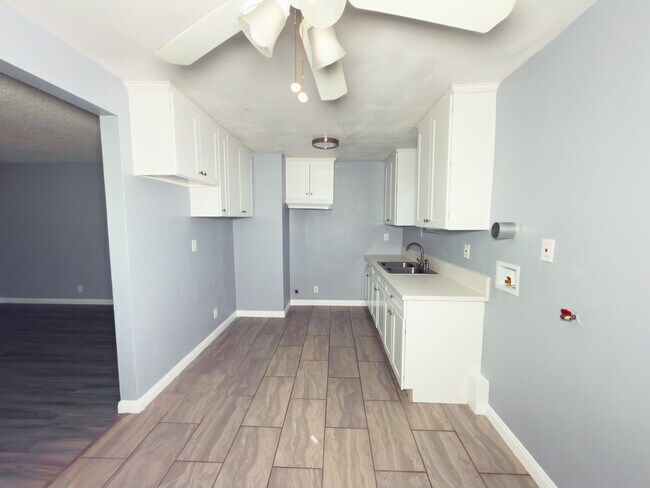 Foto del edificio - 812 W Mines Ave