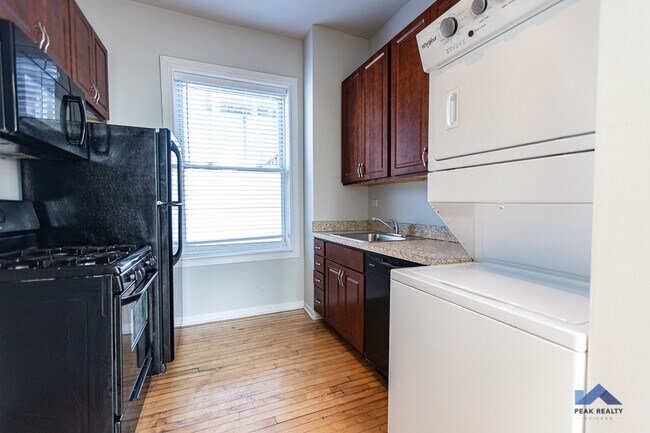 Foto del edificio - 2407 N Spaulding Ave