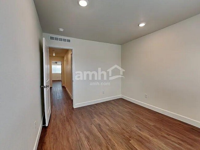 Foto del edificio - 8264 Joyce St