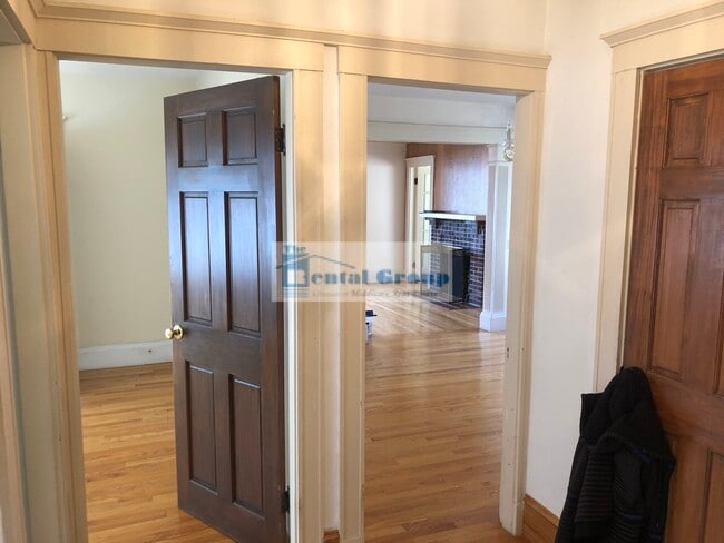 Building Photo - 84 Lake St