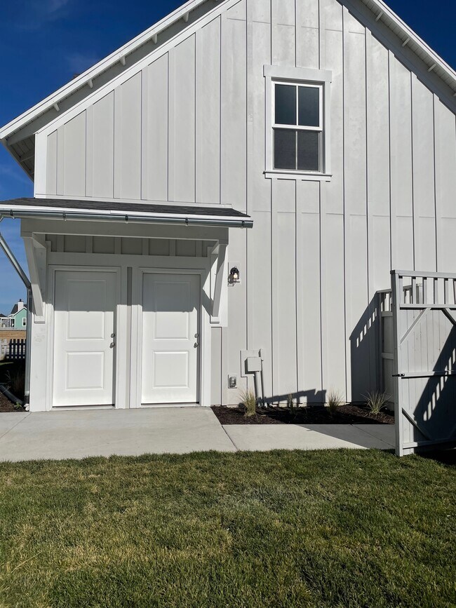 Building Photo - 11056 S Paddle Board Way