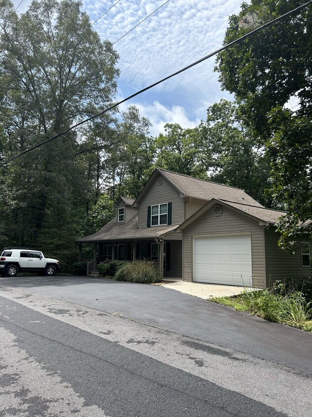 Primary Photo - 513 Lapidary Ln
