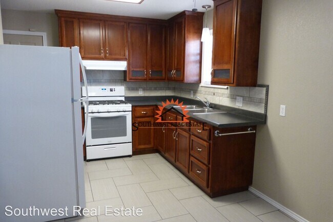 Building Photo - 1 br, 1 bath House - 419 E. 4th