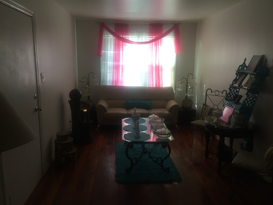 Foto principal - 605 N Carey St