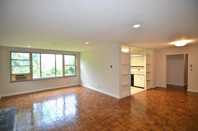 Building Photo - 4028 Ledgewood Dr