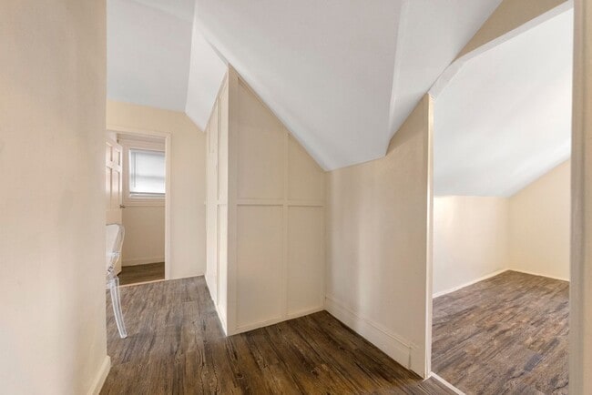Building Photo - 675 E 31st St