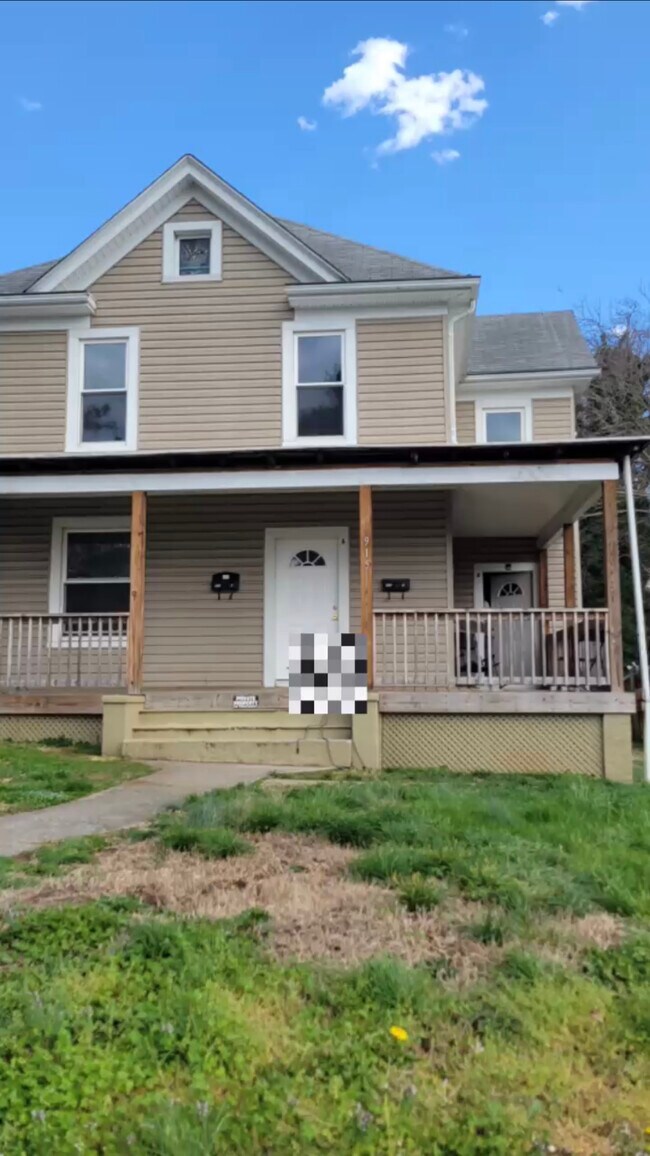 Building Photo - 915 Highland Ave SE