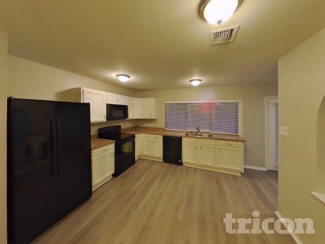 Building Photo - 5529 Kerry Ln