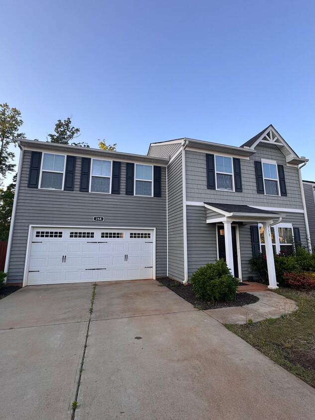 Primary Photo - Beautiful 4-Bed, 2.5-Bath Home in Lyman – ...