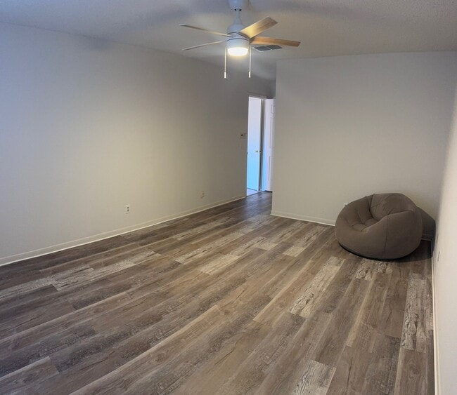 Building Photo - 3010 Mesquite Dr