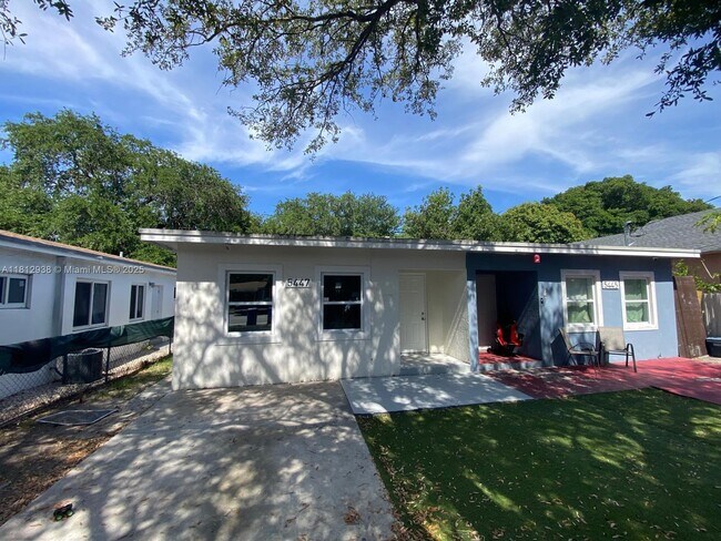 Foto del edificio - 5447 NW 5th Ct