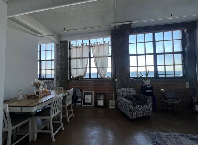 Foto del edificio - 6533 E Jefferson Ave