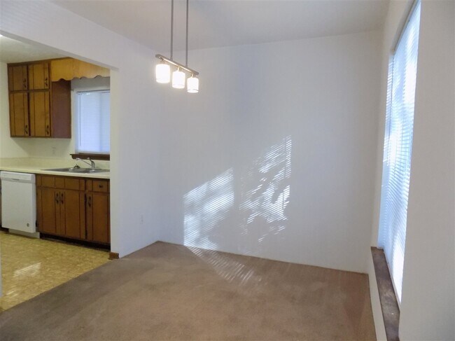 Building Photo - 2220 Claremont Ln