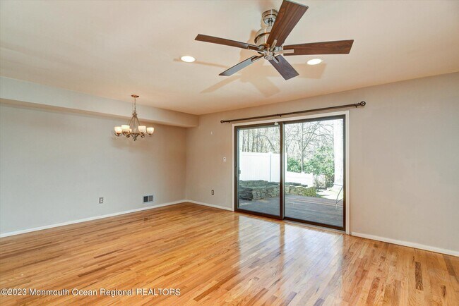 Building Photo - 624 Randall Way