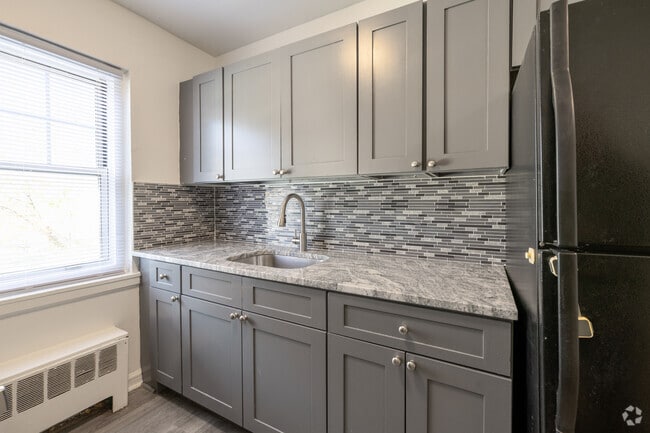 2BR, 1BA - 800SF - Kitchen Counter View - 391-419 Union Ave