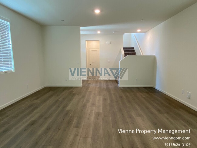 Building Photo - 700 Lincolnshire Cir