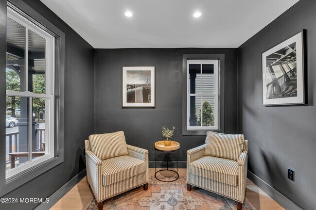 Foto del edificio - 64 Webb Ave