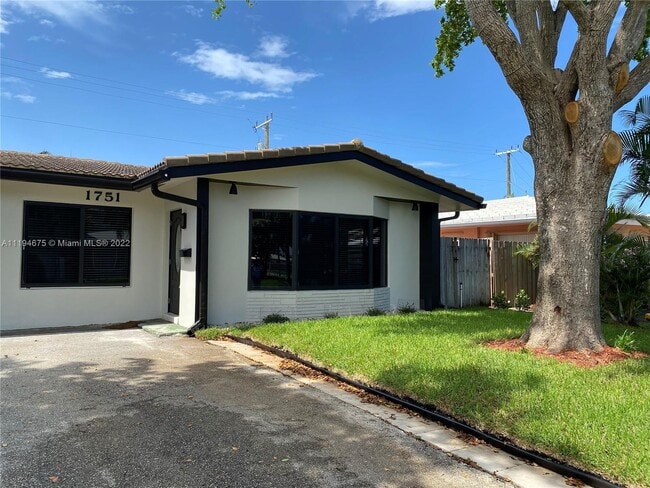 Building Photo - 1747 NE 55th St
