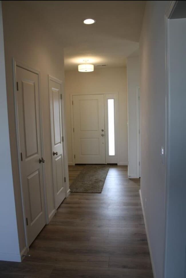 Building Photo - Avalon Bluff...3 Bedroom 2 Bath