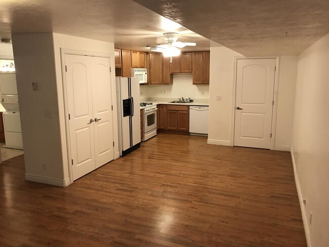 Building Photo - 616 E 2100 N