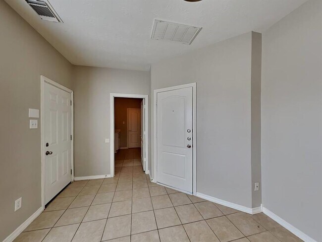 Foto del edificio - 28919 Hidden Lake Ct