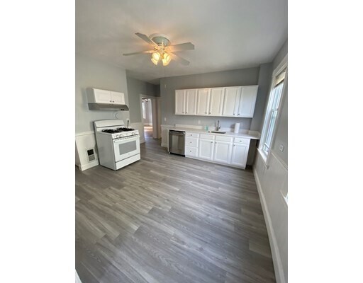 Primary Photo - 95 Swan St