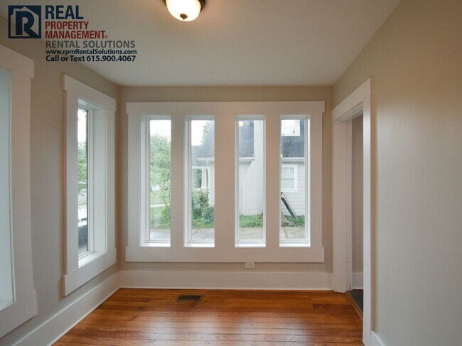 Building Photo - Adorable 2 Bedroom Close to MTSU! Washer & dryer and lawncare included