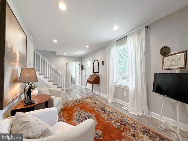 Foto del edificio - 4985 Solomons Island Rd