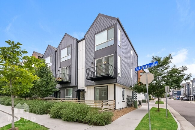 Building Photo - 1079 Chase St
