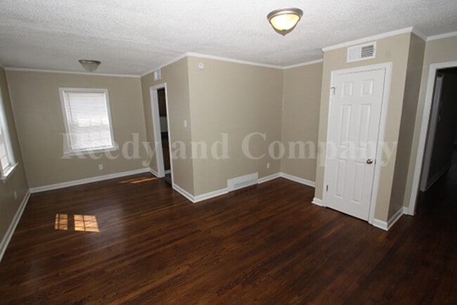 Building Photo - 137 Eastview Dr