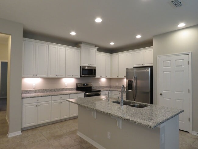 Building Photo - Beautiful Newer 3/2/2 home for Rent