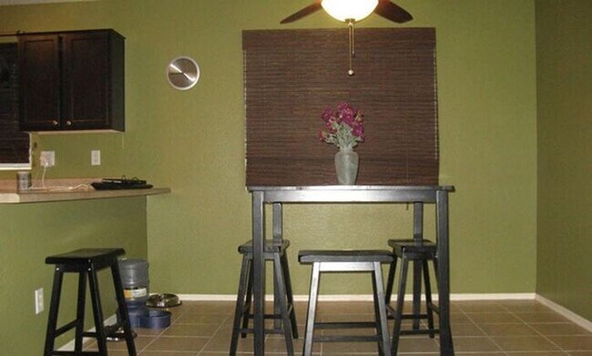 Foto del edificio - 23952 W Desert Bloom St