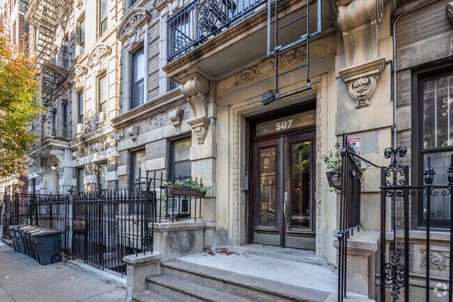 Entrance - 507 W 140th St