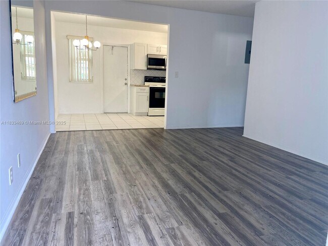 Foto del edificio - 3533 Tyler St