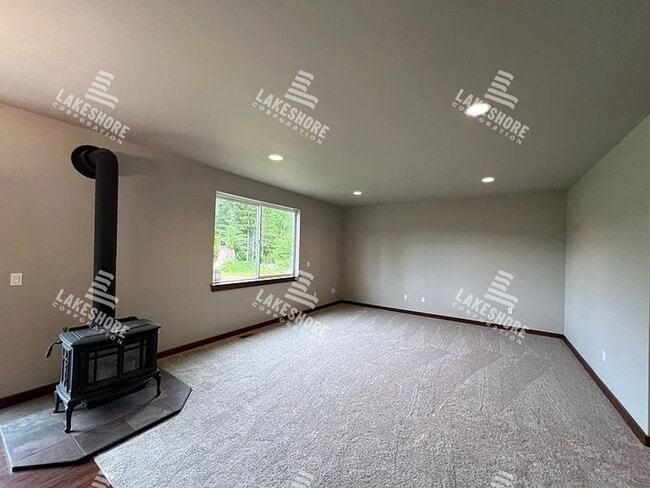 Building Photo - Spacious and Secluded 4 Bed 2 Bath Monroe ...