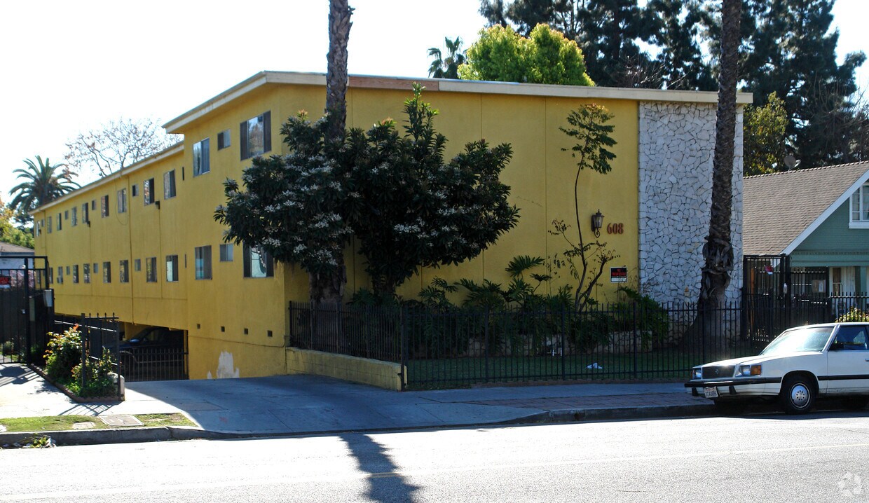 Primary Photo - 608 Los Robles Ave