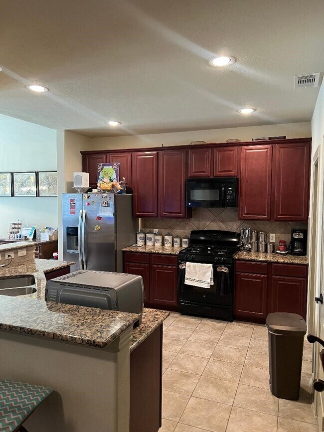 Foto del edificio - 3419 Selene Dr