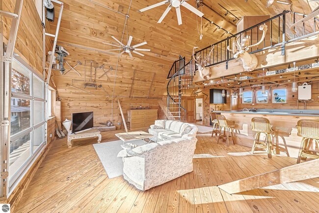 Foto del edificio - 0000 Montague Rd