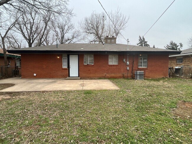 Building Photo - Great 2 Bedroom 1 Bath Home NW OKC!  $900 ...