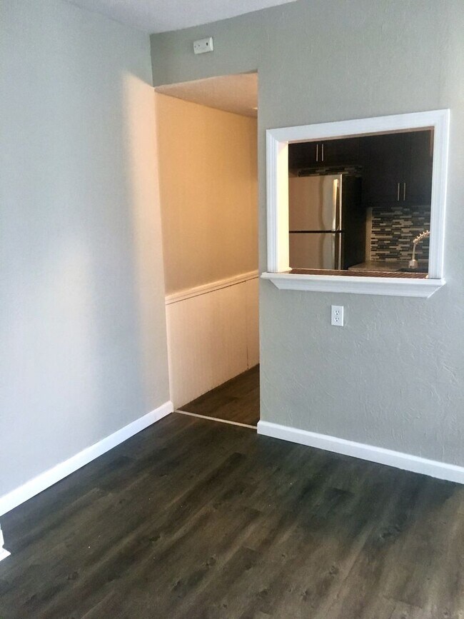 Photo - *** Beautiful & Updated Apartment in Mt. Washington * 1 Block to Grandview Ave * Pet Friendly * A...
