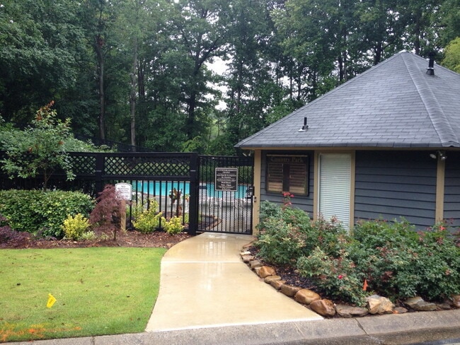 Building Photo - 1001 Country Park Dr SE