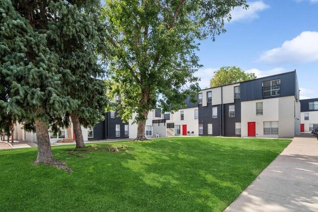 Building Photo - Villages at Gateway