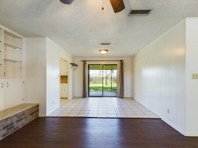Foto del edificio - Generous 3-Bed, 2-Bath Home in Fredericksb...