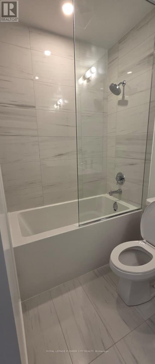 Photo du bâtiment - 180 Front St E