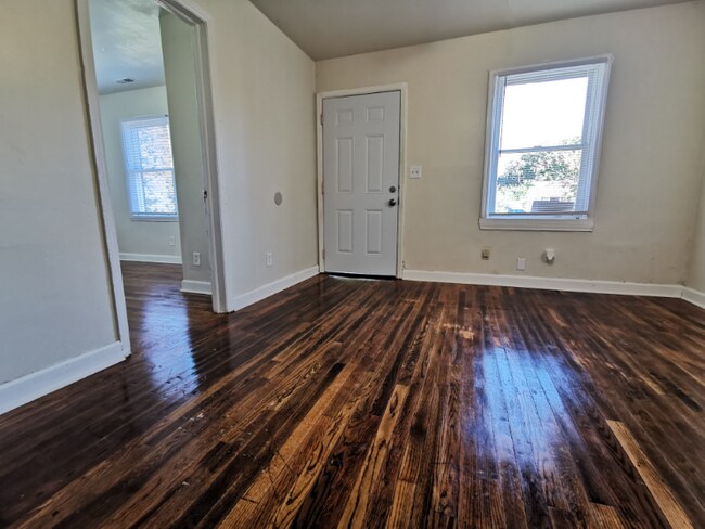 Foto del edificio - 2217 Custer St